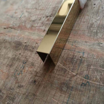 Καλή τιμή Η διακοσμητική περιποίηση 201 κεραμιδιών ανοξείδωτου αυλακώσεων του U χρώμα 304 καθρεφτών τελειώνει σε απευθείας σύνδεση